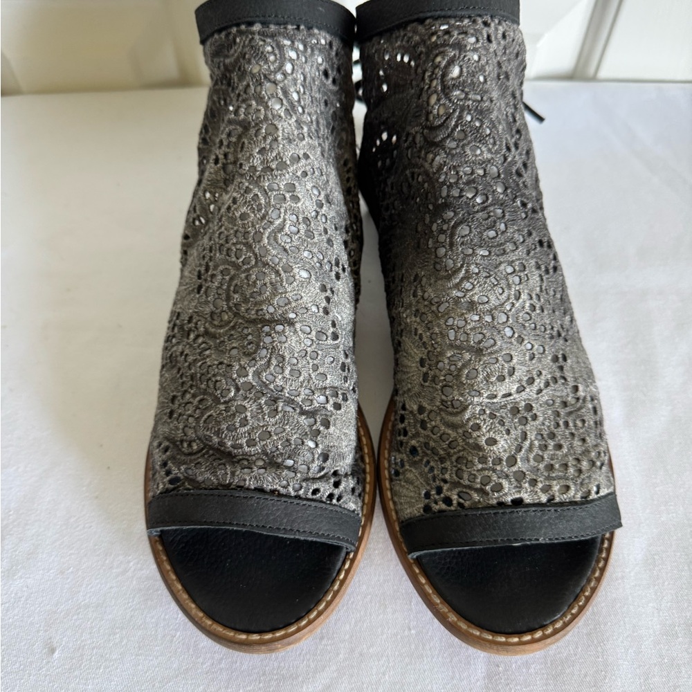 MUSSE & CLOUD Aineed Eyelet Grey/Black  Lace And Leather Sandals 6.5/37  SPAIN